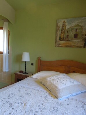 Literie de qualité supérieure, fer et planche à repasser