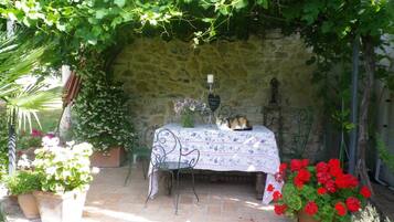 Tempat makan outdoor