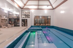 Indoor pool, pool loungers