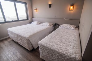 Habitación de lujo | 1 dormitorio, caja fuerte, escritorio y sistema de insonorización