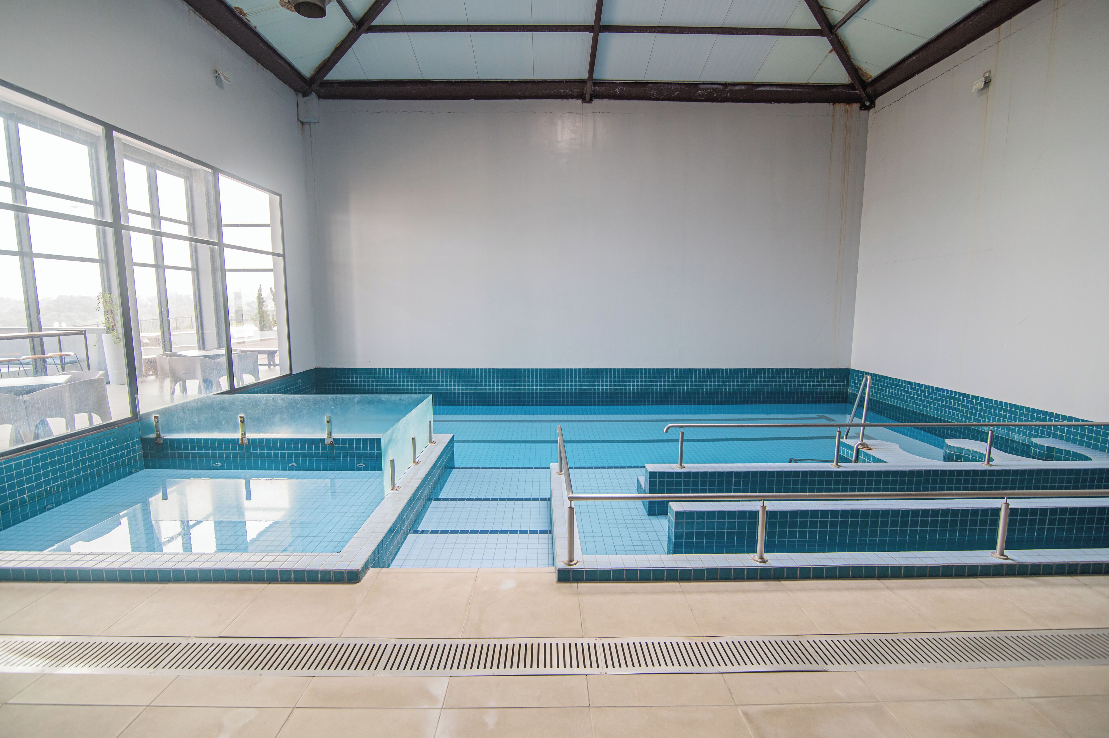 indoor pool, pool loungers