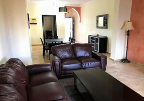 TV, DVD player - The Greens Residence 3613 (SAIDIA)
