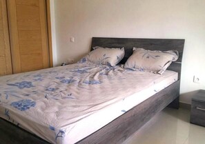 2 bedrooms, bed sheets