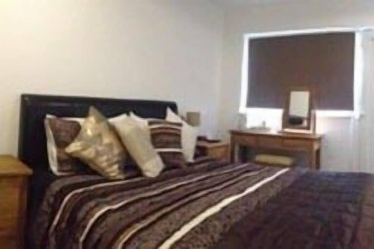 Desk, iron/ironing board, WiFi (free)
