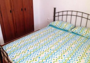 2 bedrooms, bed sheets
