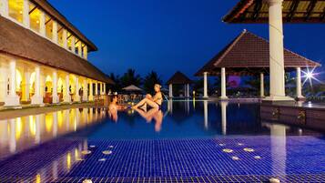 15 من حمّامات السباحة المغطاة، حمّام سباحة خارجي