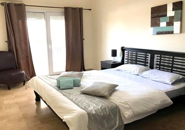 2 bedrooms