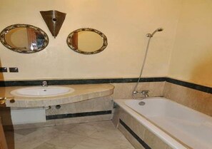 Bathtub, bidet - Residence Babylon Marrakech 3367 (Marrakech)