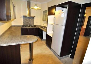 Réfrigérateur, four, plaque de cuisson