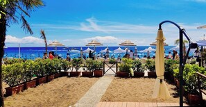 On the beach, sun loungers, beach towels - Sea Suite Positano ; luxury beach escape. Relaxation and charm 50 steps from the sea. (Positano)