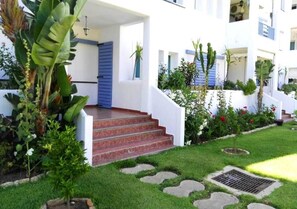 المنطقة المحيطة بالمنشأة