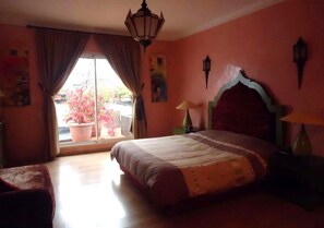 3 bedrooms, bed sheets