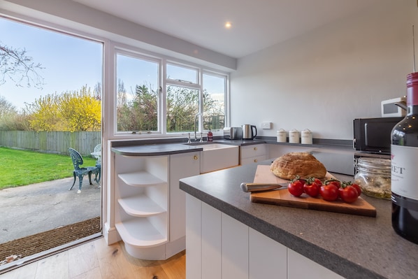 Småhus, 2 soverom | Eget kjøkken | Kjøleskap, mikrobølgeovn, ovn og kokeplater