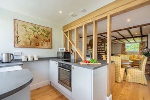 Småhus, 2 soverom | Eget kjøkken | Kjøleskap, mikrobølgeovn, ovn og kokeplater