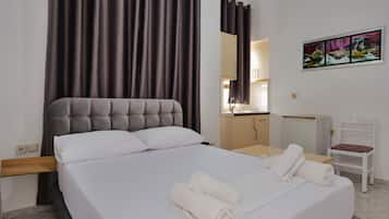 Comfort Studio | Desk, soundproofing, free WiFi