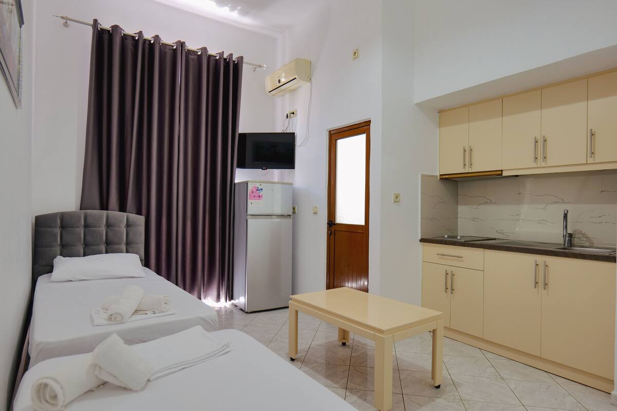 Studio économique, 1 chambre | Bureau, système d’insonorisation, accès au Wi-Fi (inclus)