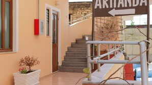 Front of property - Apartments and Rooms Armanda (Sarandë)