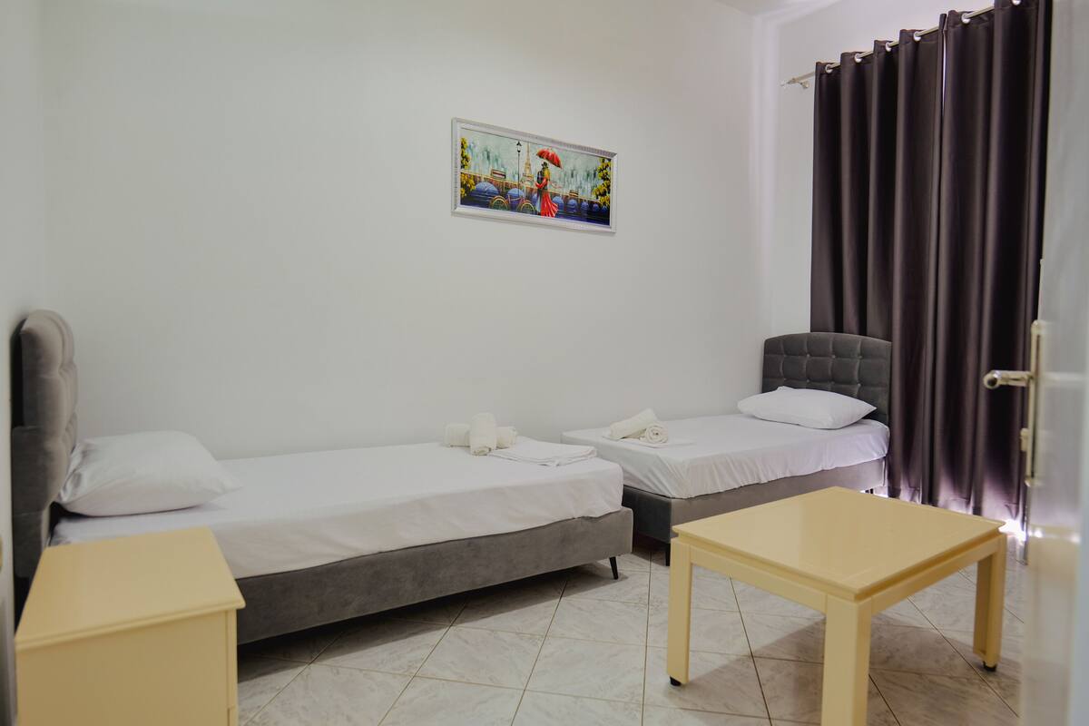 Studio familial, 1 chambre | Bureau, système d’insonorisation, accès au Wi-Fi (inclus)