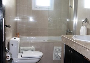Bathtub, bidet