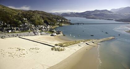 Lovely Large Home 10 Minute Walk to Barmouth Beach