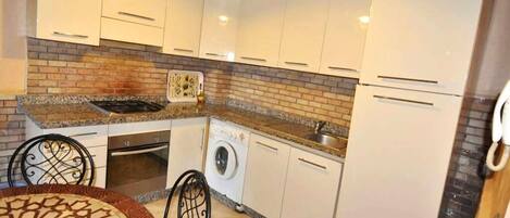 Fridge, oven, stovetop, cookware/dishes/utensils