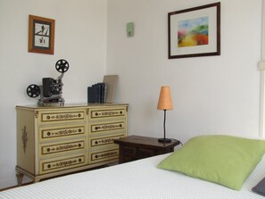 Double Room | Individually decorated, individually furnished, desk, blackout drapes - La Giraudasse (Soulatge)