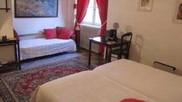 Twin Room | Individually decorated, individually furnished, desk, blackout drapes