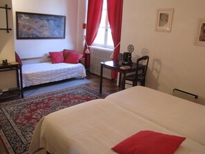 Twin Room | Individually decorated, individually furnished, desk, blackout curtains - La Giraudasse (Soulatge)