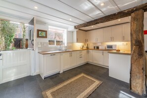 Microwave, oven, dishwasher, highchair - The Tack House, Holkham, Norfolk (Wells-Next-The-Sea)