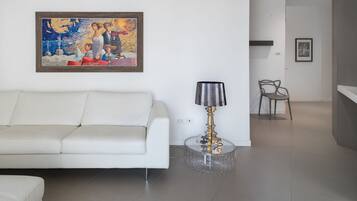 Appartamento, 2 camere da letto | Area soggiorno | TV a schermo piatto