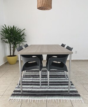 Dining - Casa Mahache / Chill in a gallery house (Cancún)