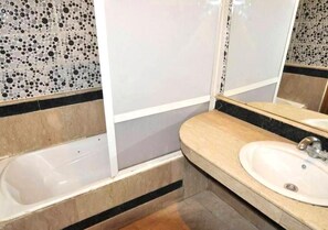Bathtub, bidet