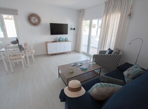 TV a schermo piatto, libri