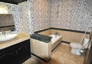 Bathtub, bidet