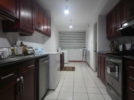 冰箱、微波炉、烤箱、炉灶