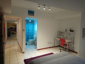 Exclusive-Apartment, Parkblick | Bügeleisen/Bügelbrett, kostenloses WLAN, Bettwäsche