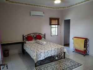 4 bedrooms - Sky View Villa Bed & Breakfast (Kampung Bolok Ulu)