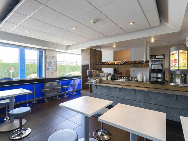 Frokostbuffé hver dag (EUR 8.50 per person)