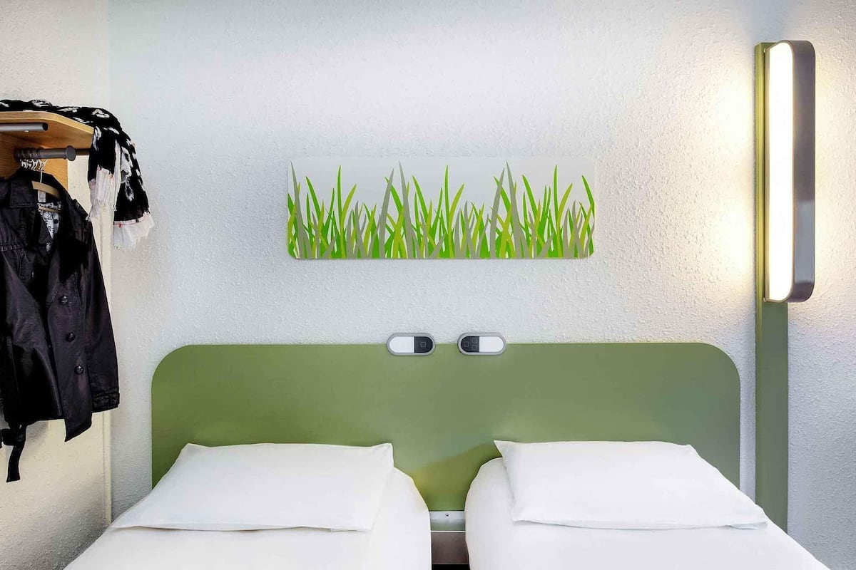 Chambre avec lits jumeaux, 2 lits jumeaux | Bureau, rideaux dâobscurcissement, lit de bĂ©bĂ© (gratuit)