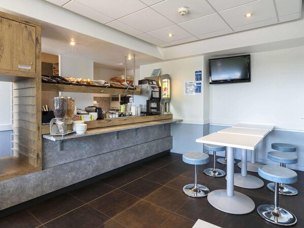 Desayuno buffet diario (EUR 8.50 por persona)