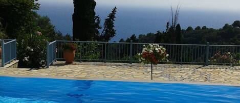 حمّام سباحة لا متناهي