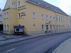 Exterior - Gaststätte und Pension Erbgericht (Großhartmannsdorf)