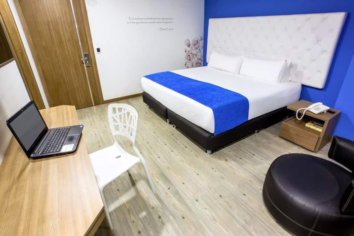 Donsdekens, Select Comfort-bedden, een bureau