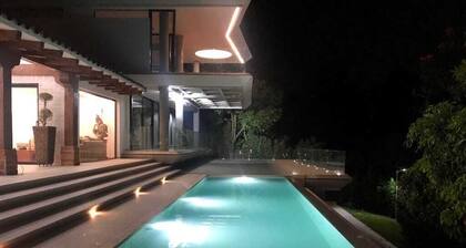 SUPERLUXE Villa Grande / Pool & Jacuzzi by NOMAD GURU