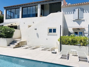 Outdoor pool, an infinity pool