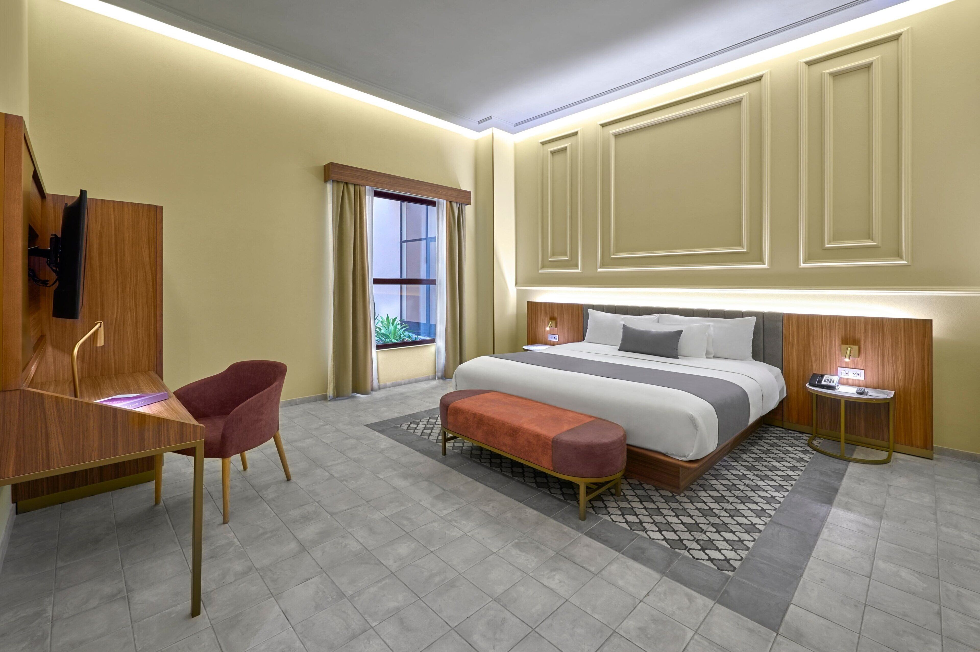 Caja de seguridad en la habitación y escritorio 