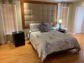 Superior-Zimmer, 1 Queen-Bett | Bügeleisen/Bügelbrett, kostenloses WLAN, Bettwäsche