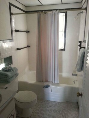 シャワー付き浴槽、タオル