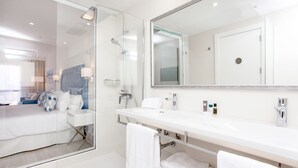 Ducha, artículos de higiene personal gratuitos y secador de pelo