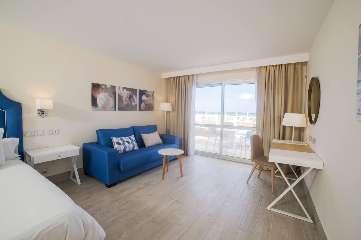 Premium bedding, minibar, in-room safe, blackout curtains